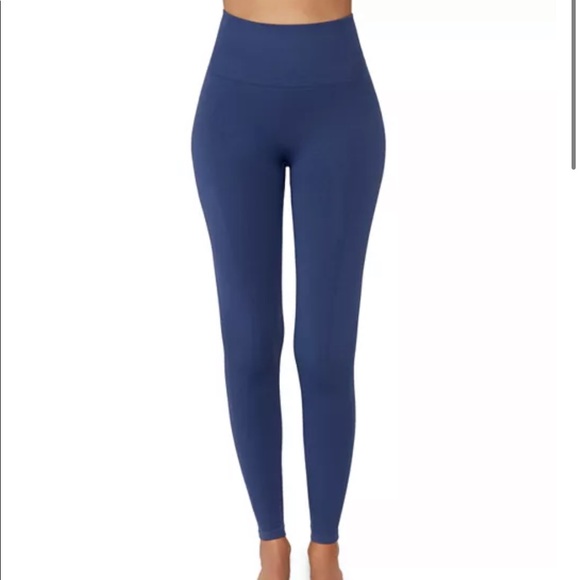 Spiritual gangster high waist seamless leggings with logo on the leg barely worn - Picture 7 of 8